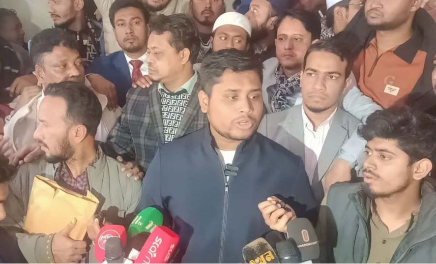 প্রশাসন বিএনপির দিকে ঝুঁকে গেছে: হাসনাত