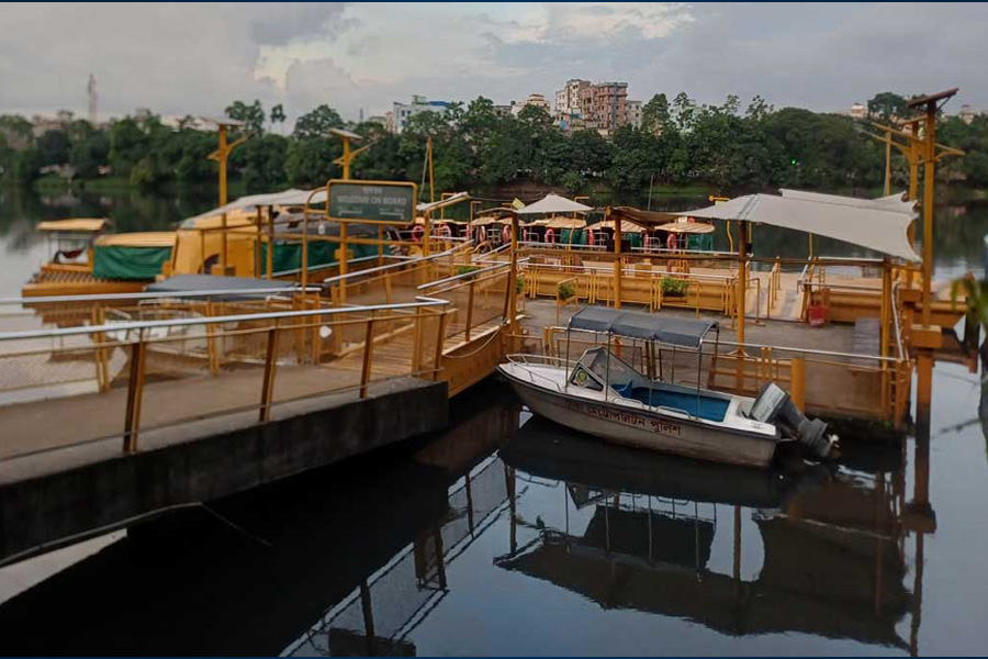 হাতিরঝিলে ওয়াটার ট্যাক্সি বন্ধ, ভোগান্তিতে যাত্রীরা
