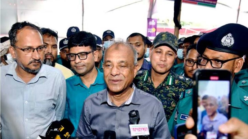 দুর্নীতিবাজরা নেই বলে গরুর দাম কম: স্বরাষ্ট্র উপদেষ্টা