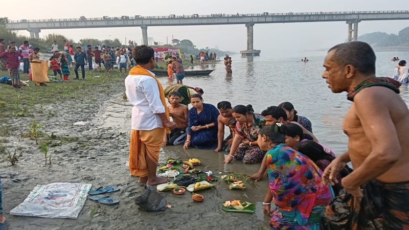 হোসেনপুরে অষ্টমী স্নানে লাখো পূণ্যার্থীর ঢল