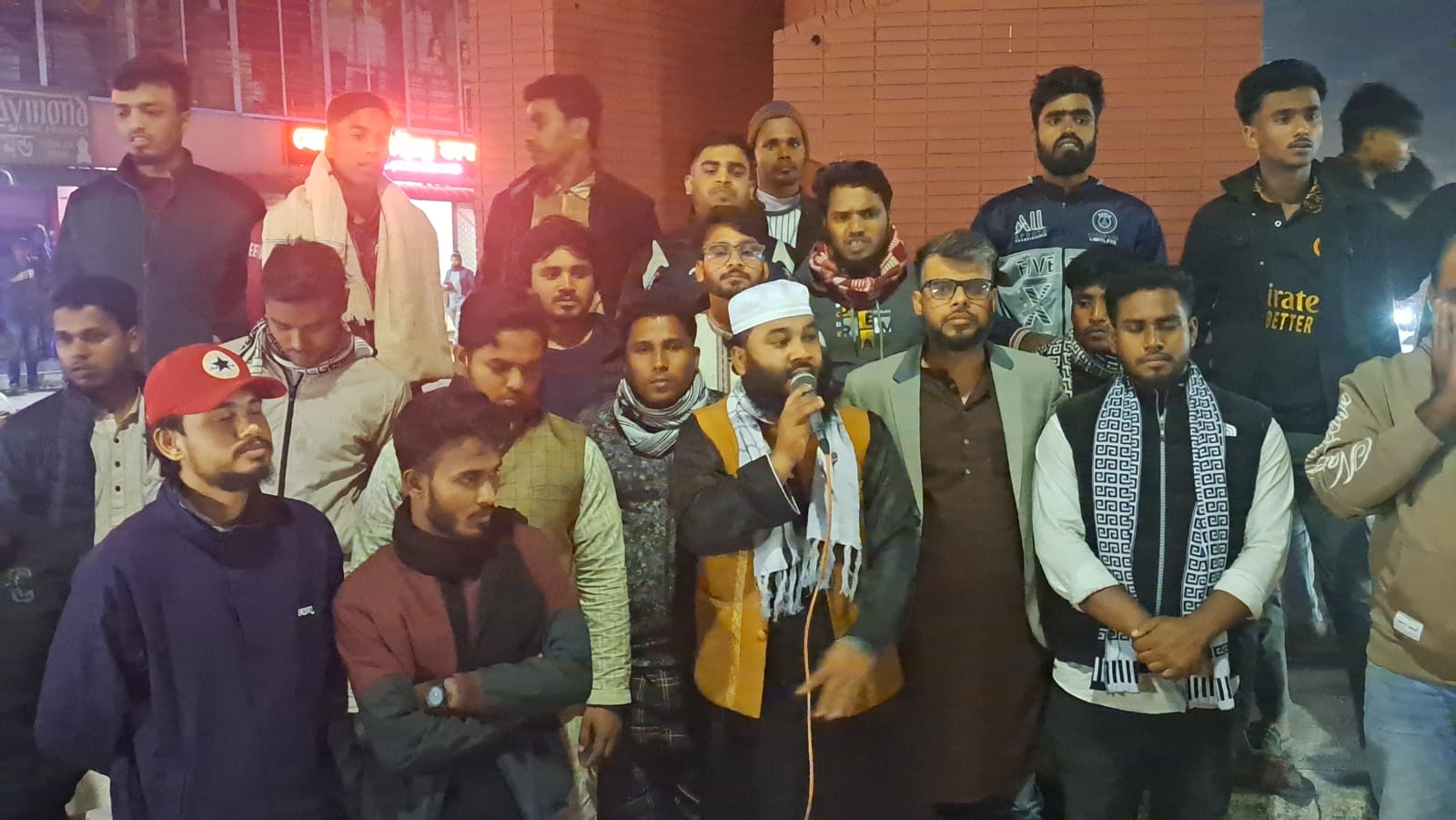 হাদির ওপর গুলিবর্ষণের প্রতিবাদে রাজবাড়ীতে মশাল মিছিল ও সমাবেশ