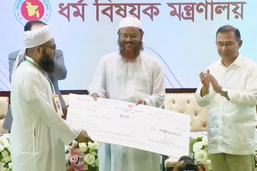 ইমাম-মুয়াজ্জিন ও ধর্মগুরুদের সম্মানী কার্যক্রম উদ্বোধন করলেন প্রধানমন্ত্রী