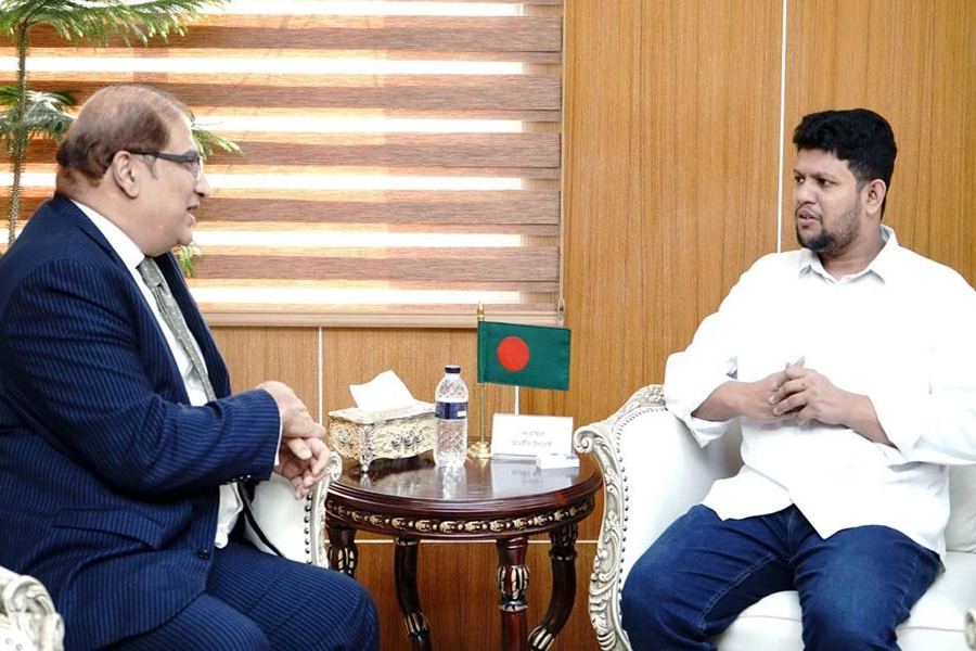 তথ্য উপদেষ্টার সঙ্গে পাকিস্তান হাইকমিশনারের বৈঠক