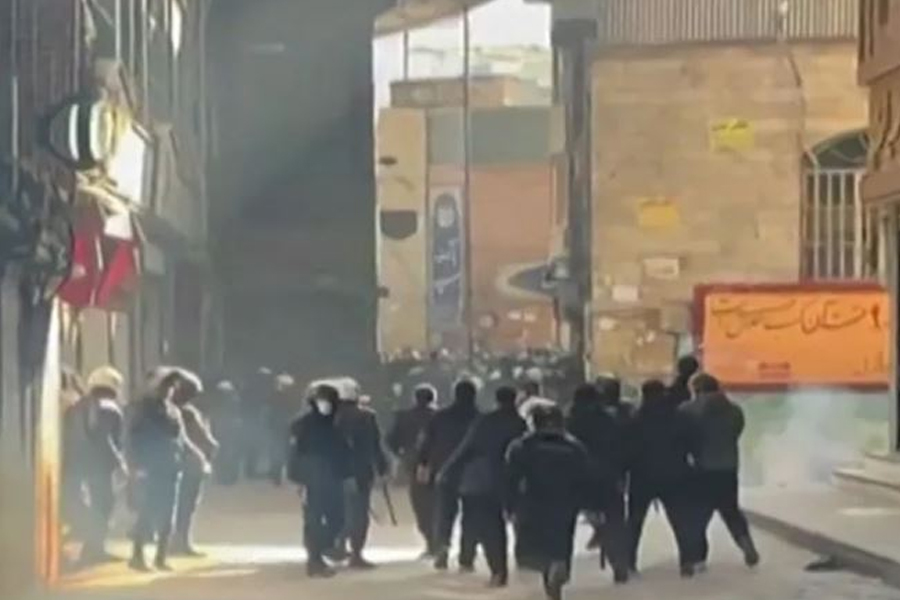 ইরানের জাতীয় স্বার্থ ও জনসাধারণকে রক্ষার অঙ্গীকার সেনাবাহিনীর