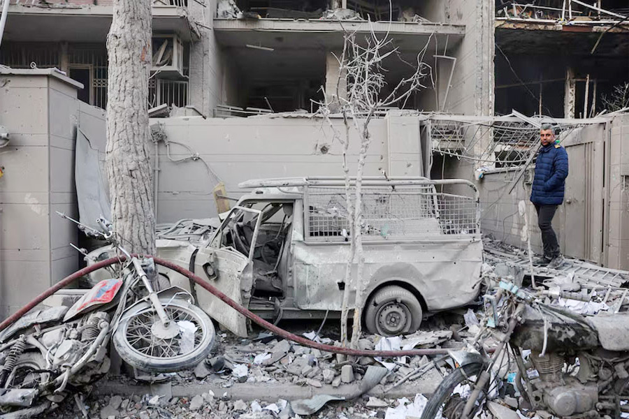 ইরানে মার্কিন-ইসরায়েলি হামলায় সহস্রাধিক বেসামরিক নিহত