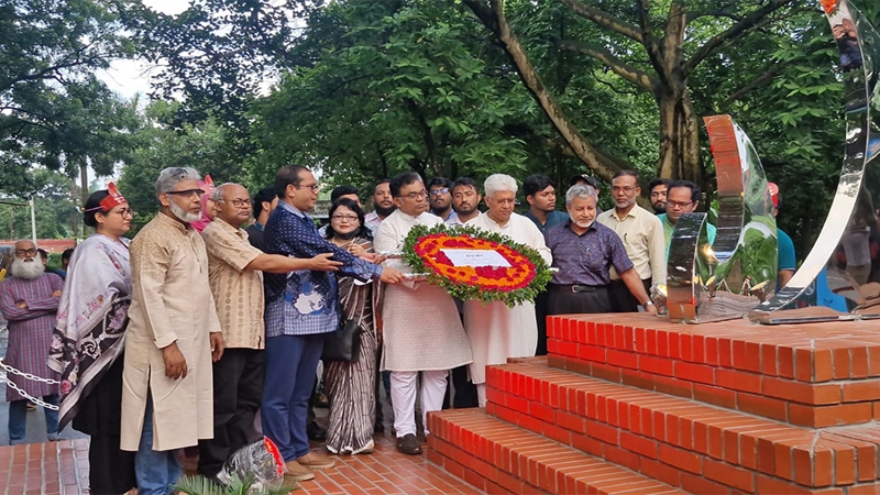জাবিতে জুলাই অভ্যুত্থানের স্মৃতিস্তম্ভ 'অদম্য ২৪' উদ্বোধন