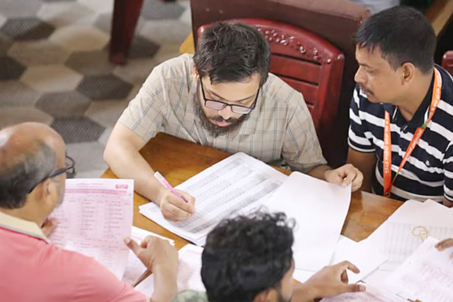 জাকসুর ভোট গণনা সম্পন্ন: ৪০ ঘণ্টার পর ফলাফল প্রকাশ