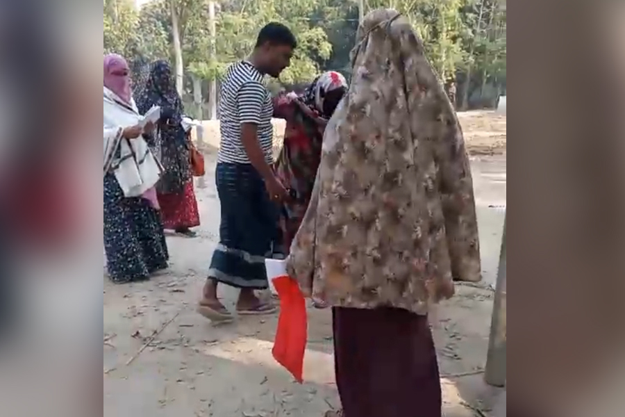 জামায়াতের নারী কর্মীদের বাধা ও মারধরের অভিযোগ