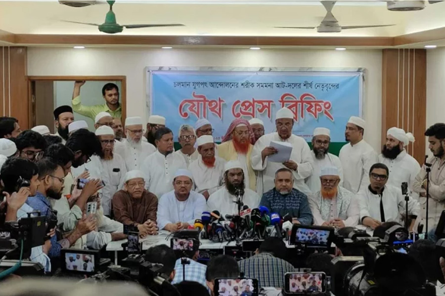 ৫ দফা দাবিতে পল্টনে ৮ দলের সমাবেশ দুপুরে