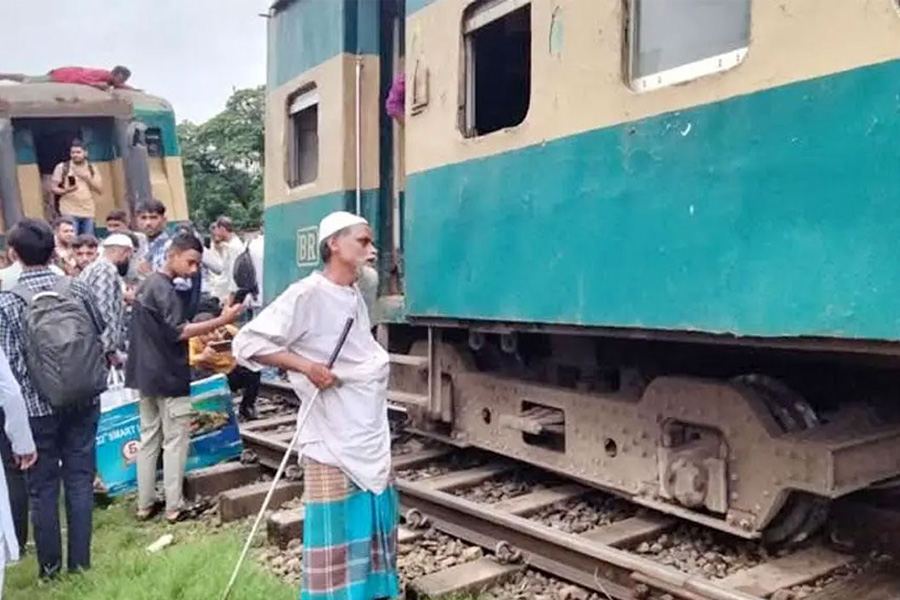 রাজধানীতে যমুনা এক্সপ্রেসের বগি লাইনচ্যুত