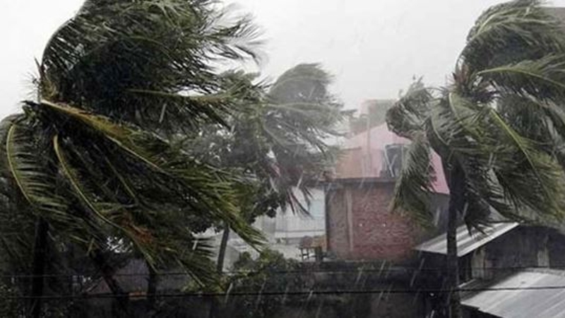 রাতের মধ্যে ঢাকাসহ ১২ জেলায় ৬০ কি.মি. বেগে ঝড়