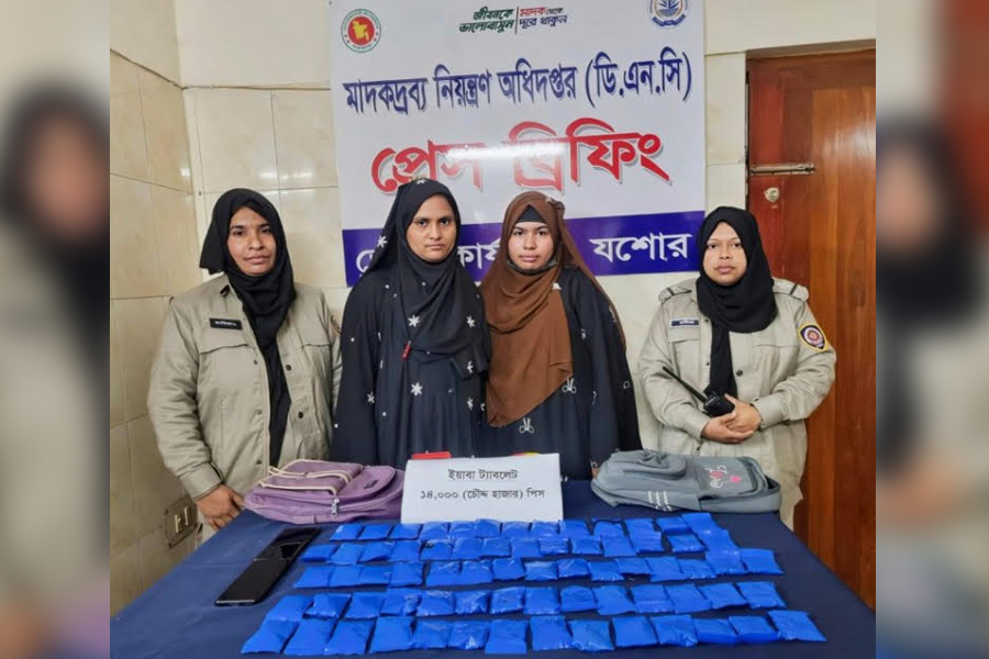 ১৪ হাজার পিস ইয়াবাসহ দুই রোহিঙ্গা নারী আটক