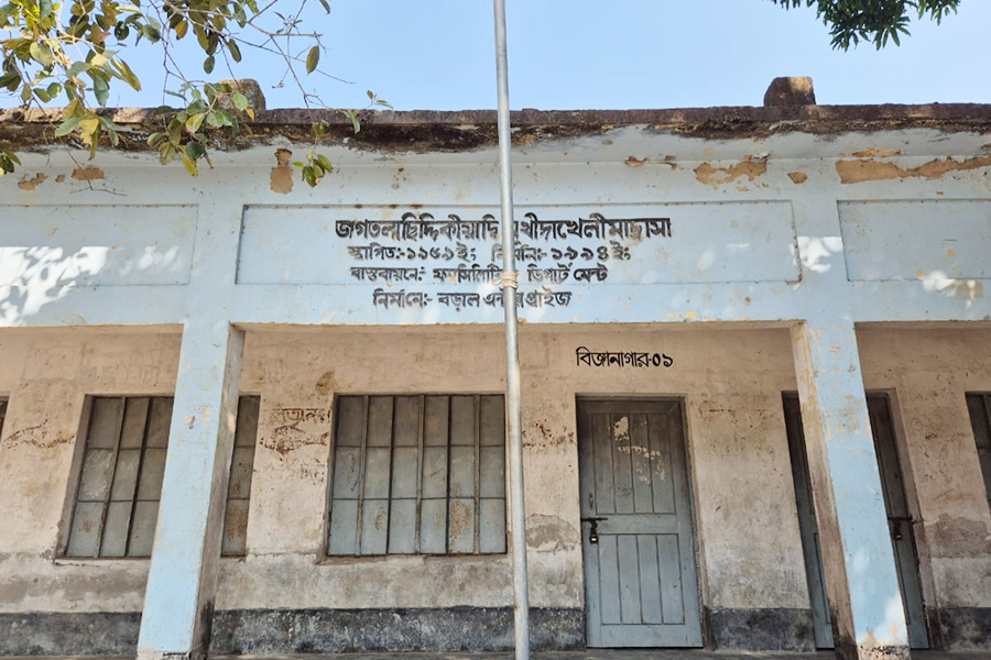 চারটি পদে স্বজনপ্রীতি ও নিয়োগ বাণিজ্যের অভিযোগ