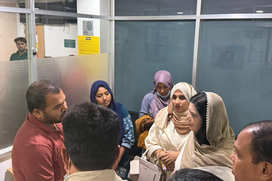 গুলিবিদ্ধ হাদির স্বজনদের খোঁজ নিলেন জুবাইয়দা রহমান