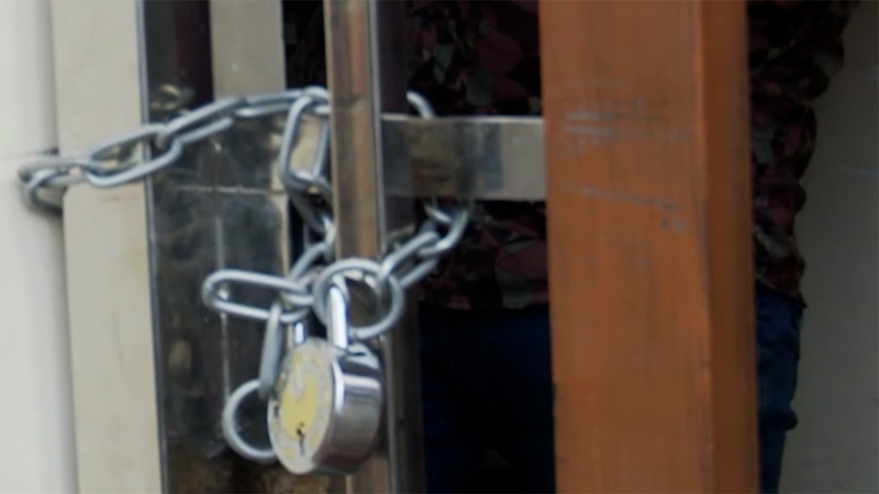 কেএমপি প্রধান ফটকে তালা দিল ‘ছাত্র-জনতা’