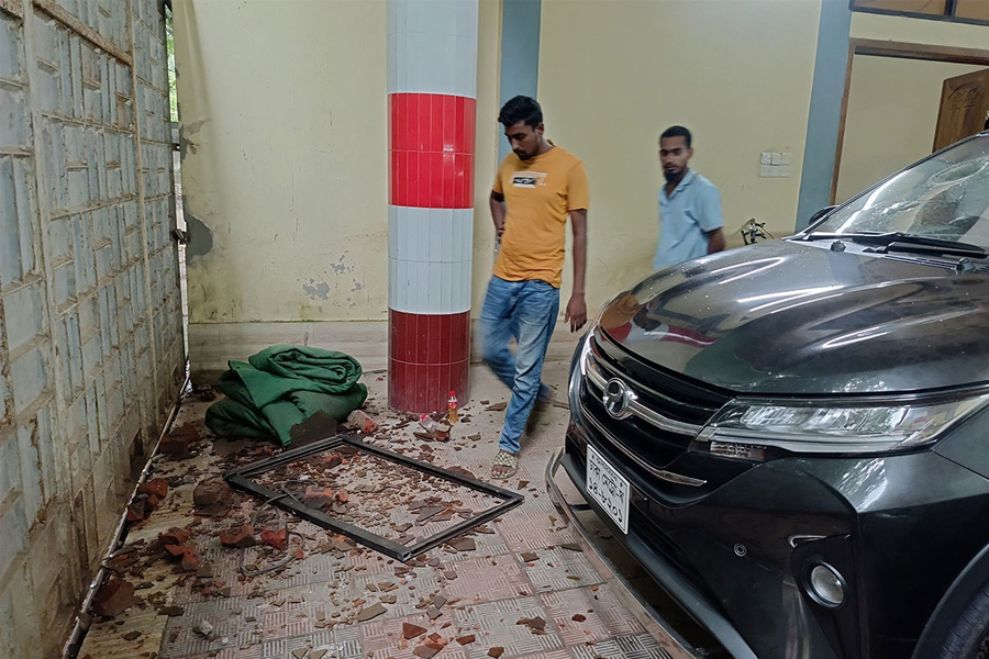 টাঙ্গাইলে কাদের সিদ্দিকীর বাসায় দুর্বৃত্তদের হামলা