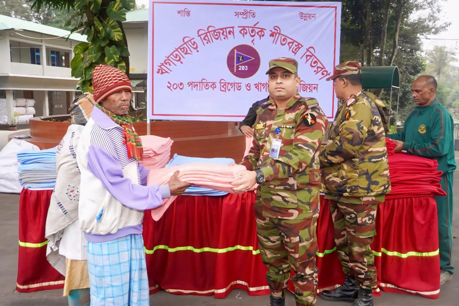 খাগড়াছড়িতে শীতার্তদের পাশে দাঁড়াল সেনাবাহিনী