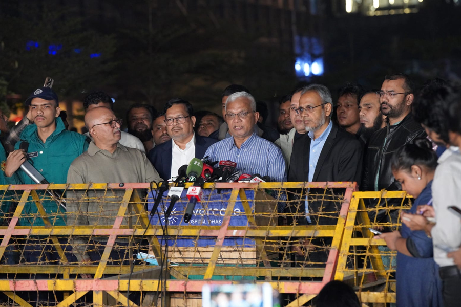 খালেদা জিয়া আইসিউতে চিকিৎসাধীন, প্রয়োজনে বিদেশ নেয়া হতে পারে