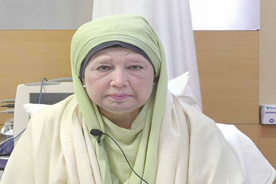 খালেদা জিয়ার পক্ষে বিএনপির মনোনয়ন ফরম সংগ্রহ