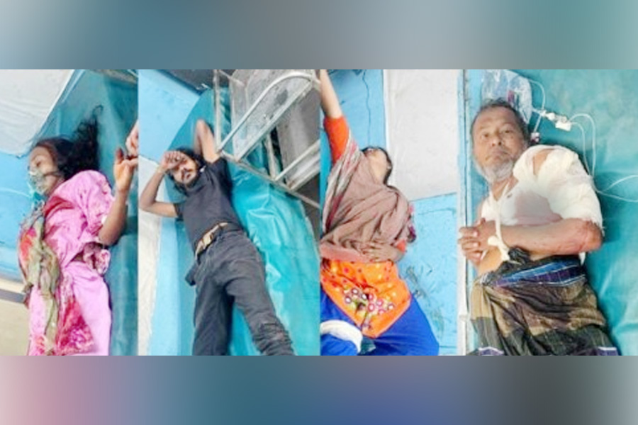 খুলনায় ঘরে ঢুকে একই পরিবারের ৪ জনকে গুলি