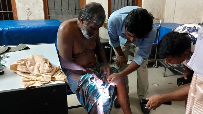 পাকুন্দিয়ায় অস্ত্রের মুখে জিম্মি করে ডাকাতি