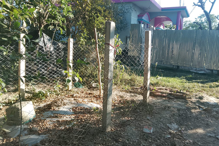 জায়গার বিরোধ নিয়ে কবর থেকে লাশ তোলার হুমকির অভিযোগ