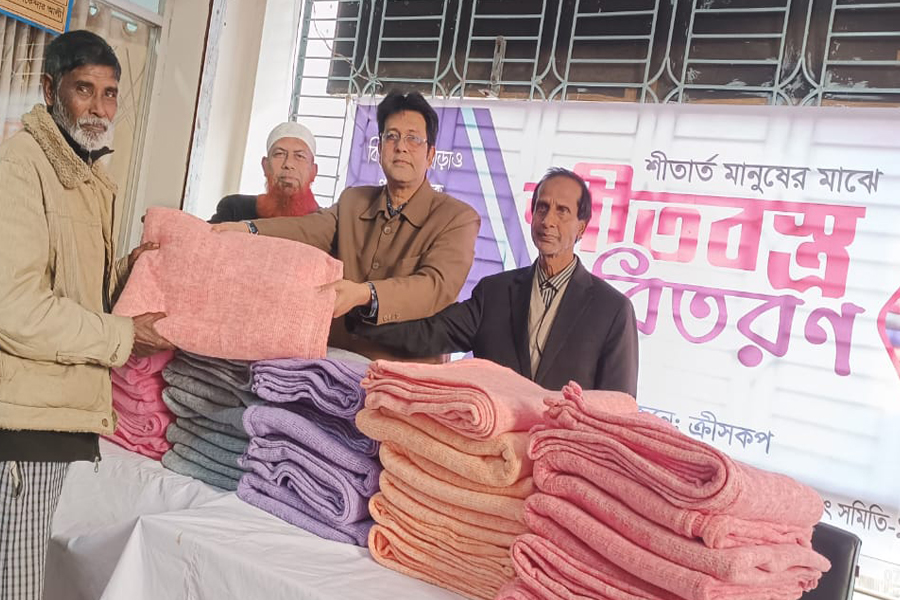 ভাঙ্গুড়ায় শীতার্ত মানুষের মাঝে পল্লী বিদ্যুতের শীতবস্ত্র বিতরণ