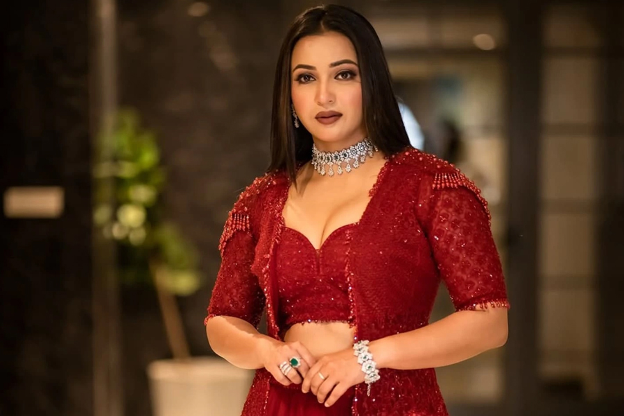 গালাগালির সংলাপ নিয়ে দ্বন্দ্ব, কৌশানীর নতুন ছবির শুটিং বন্ধ