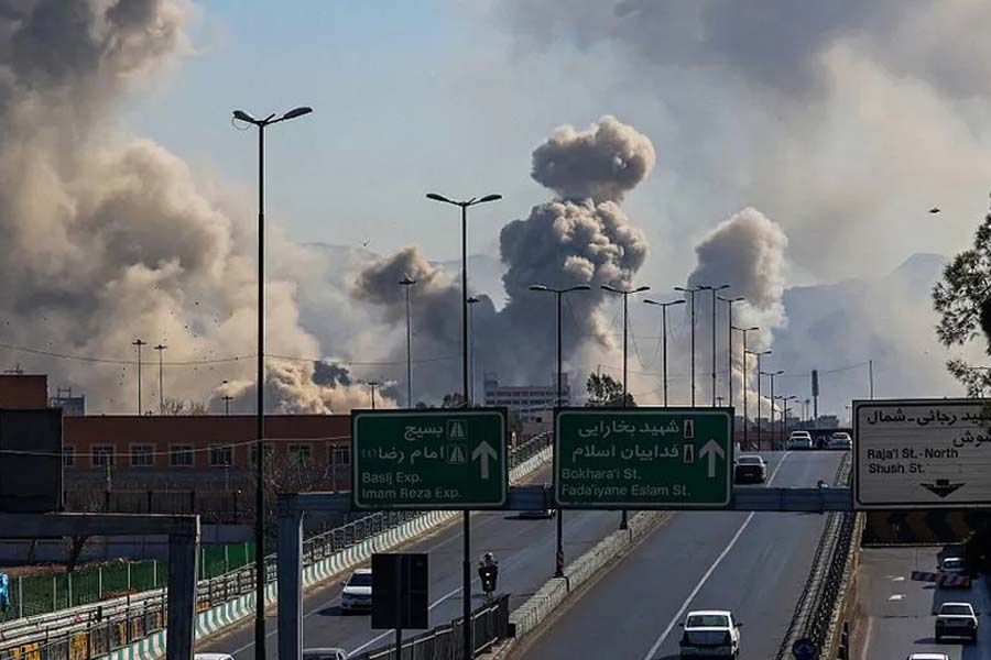 কুয়েতে মার্কিন ঘাঁটিতে ইরানের ব্যাপক হামলা