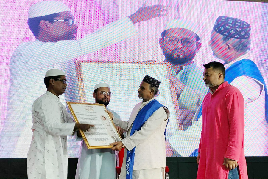 আলাউদ্দিন আহমেদকে ' শতাব্দী পুরুষ ' স্বীকৃতি দিলেন এলাকাবাসী