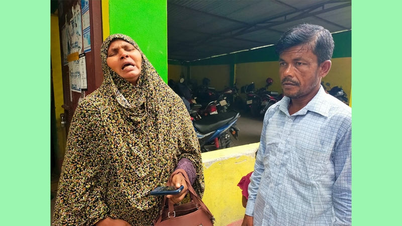 চিকিৎসা নিতে এসে খোয়াচ্ছে টাকা