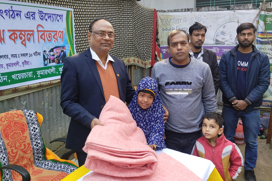 কুমারখালীতে প্রতিবন্ধীদের মাঝে শীতবস্ত্র বিতরণ
