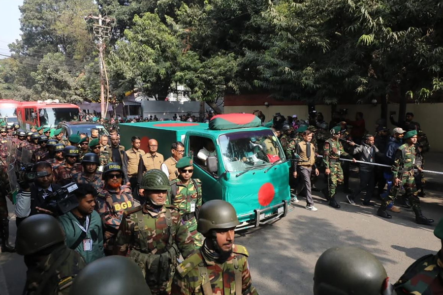 মানিক মিয়া অ্যাভিনিউয়ে নেয়া হচ্ছে খালেদা জিয়ার মরদেহ