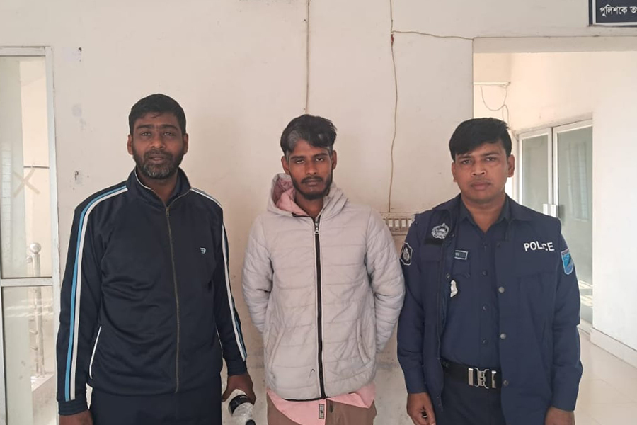 ইয়াবাসহ মাদক ব্যবসায়ীকে ধরে পুলিশে দিল জনতা