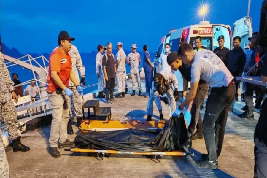 মালয়েশিয়ায় বাংলাদেশিসহ ১৯ আরোহী নিয়ে নৌকাডুবি