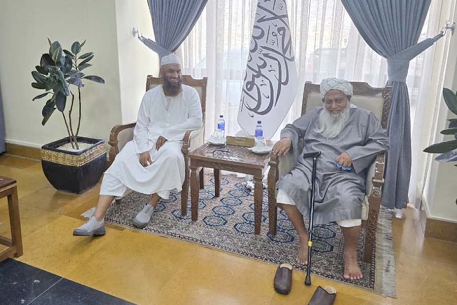 রাষ্ট্রীয় আমন্ত্রণে মামুনুল হকসহ ওলামা প্রতিনিধি দলের কাবুল সফর