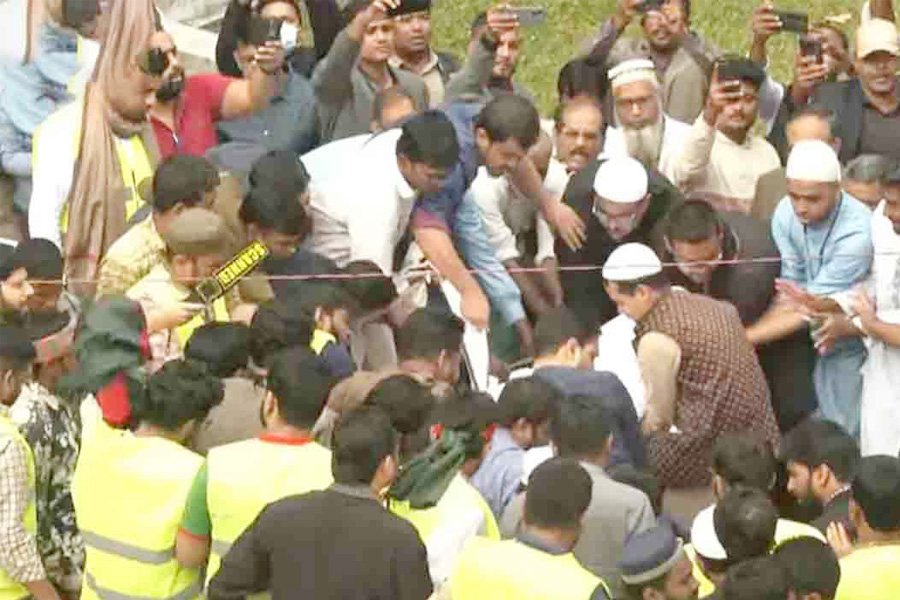 নজরুলের কবরের পাশে চিরনিদ্রায় শায়িত ওসমান হাদি