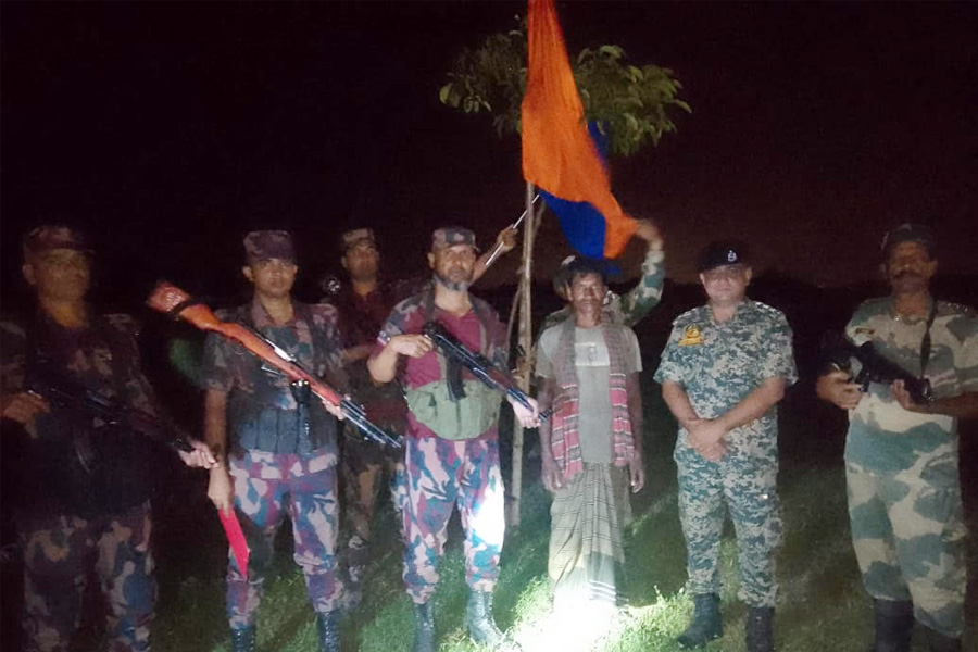 ভারতে আটক ১ বাংলাদেশিকে বিজিবির কাছে হস্তান্তর