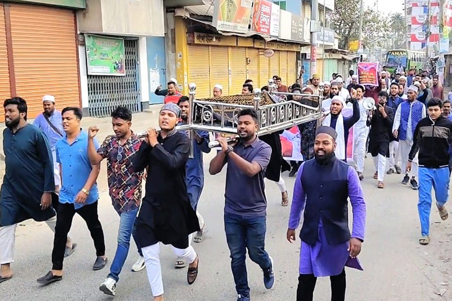 পাংশায় বিক্ষোভ ও কফিন মিছিল