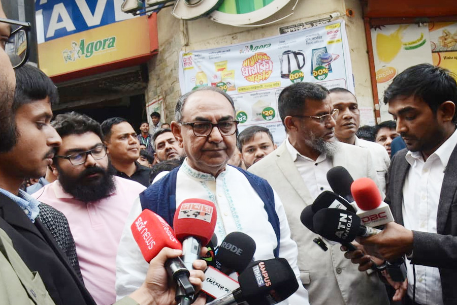 প্রশাসনের ঊর্ধ্বতন মহলে কারও কারও প্রতি দূর্বলতা দেখা গেছে