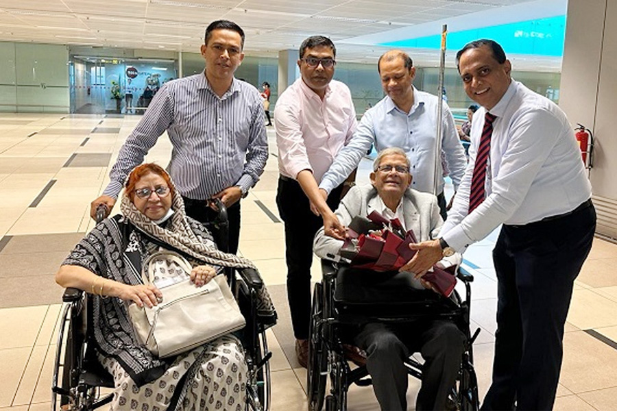 স্ত্রীর চিকিৎসায় সিঙ্গাপুর গেলেন মির্জা ফখরুল