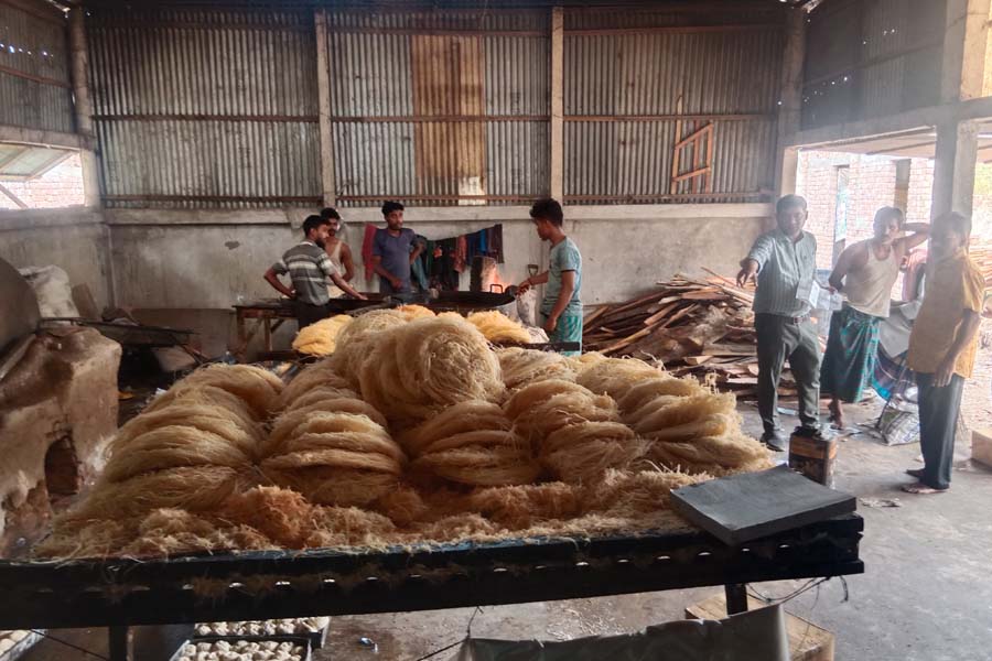 অস্বাস্থ্যকর পরিবেশে সেমাই উৎপাদন, তিন কারখানায় জরিমানা