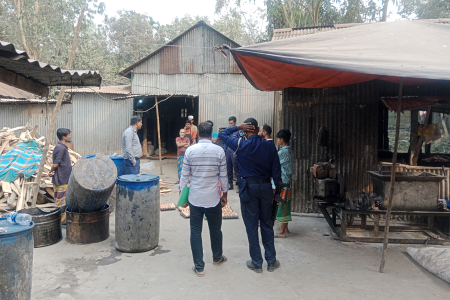 মধুপুরে ভোক্তা অধিদপ্তরের অভিযানে ৩ প্রতিষ্ঠানকে জরিমানা