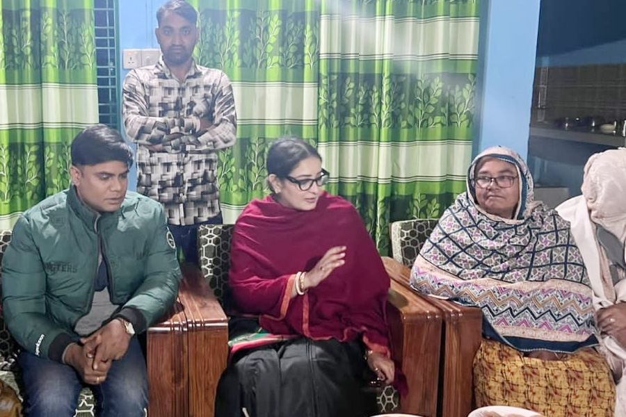 ইয়াছিন আলীর পরিবারের সঙ্গে সাক্ষাৎ করলেন নিপুন রায় চৌধুরী