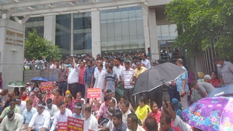এনবিআর চেয়ারম্যানের অপসারণ দাবিতে ‘কমপ্লিট শাটডাউন’ চলছে
