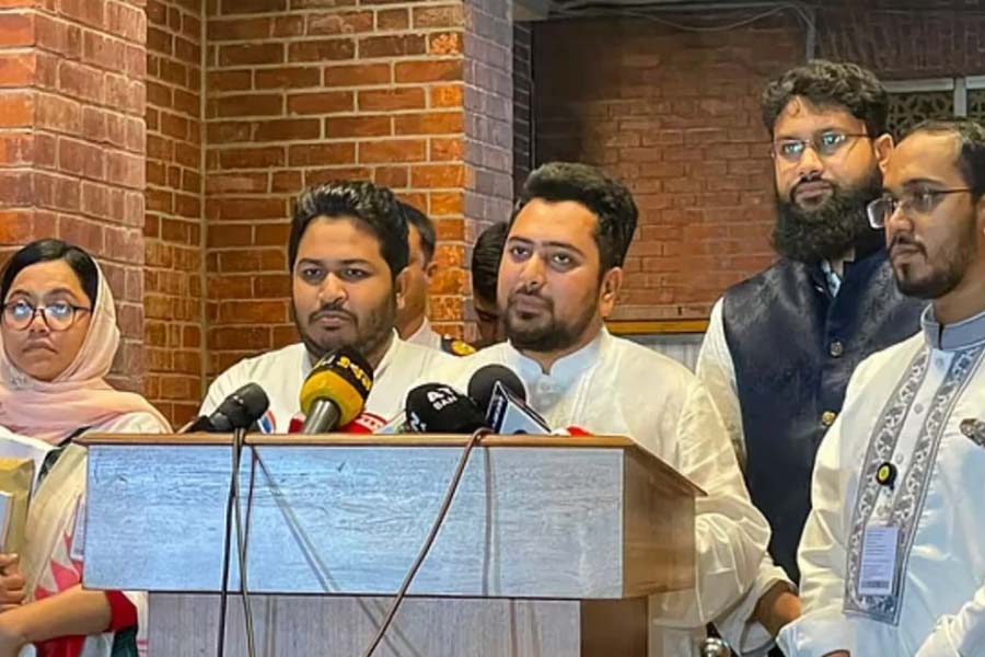 বাজেটকে ‘পুষ্টিগুণহীন চানাচুর’ বললেন নাহিদ ইসলাম