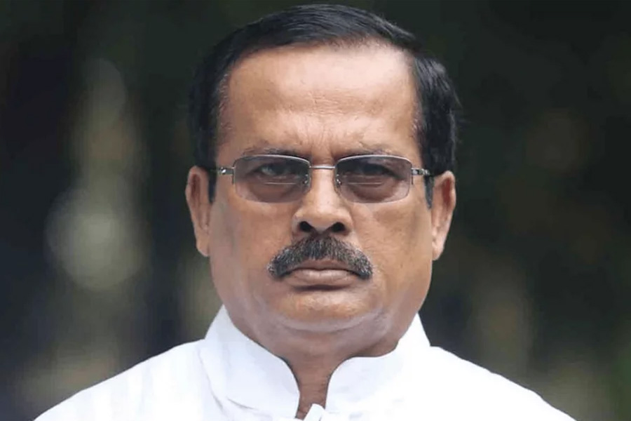 সাবেক মন্ত্রী নানক ও তার পরিবারের ৫৭টি ব্যাংক হিসাব ফ্রিজ