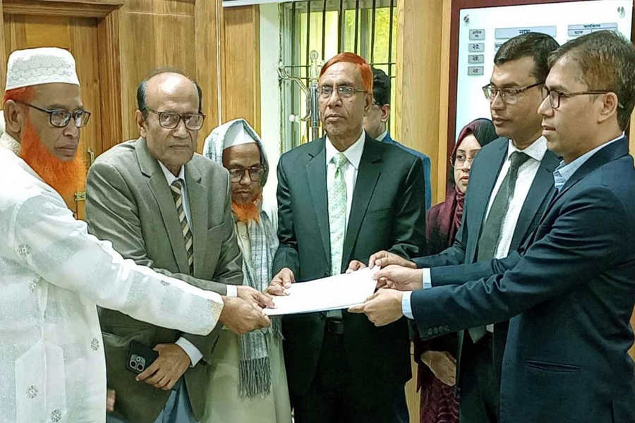 বিএনপির প্রার্থী মনিরুল ইসলামের পক্ষে মনোনয়নপত্র সংগ্রহ