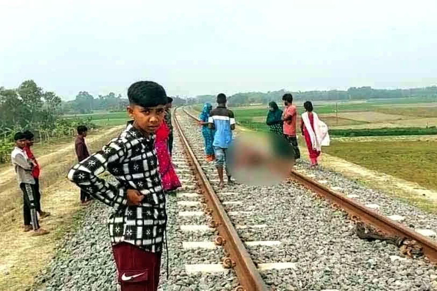 লোহাগড়ায় ট্রেনে কাটা পড়ে নিহত ১