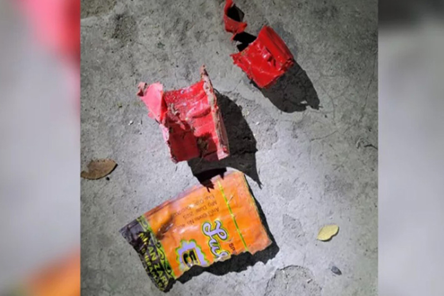 গোপালগঞ্জে ৩ ভোটকেন্দ্রের সামনে ককটেল বিস্ফোরণ, জনমনে আতঙ্ক